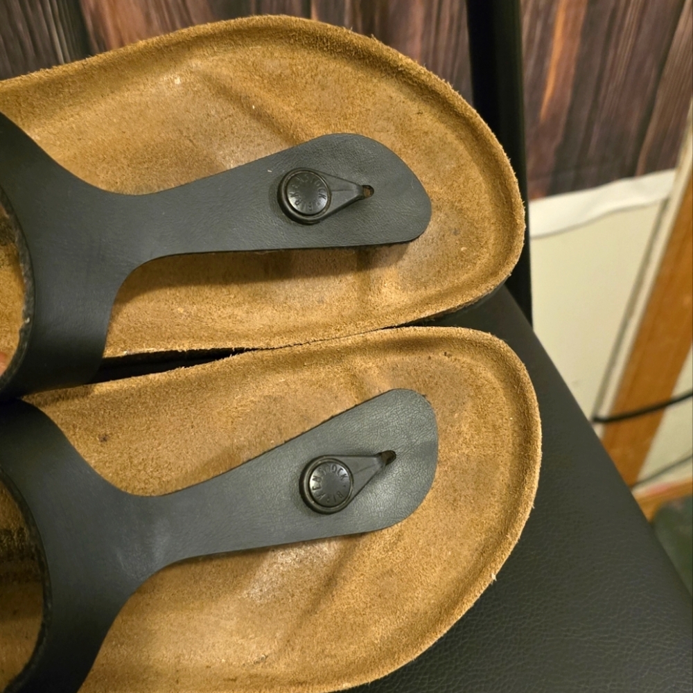 Birkenstock Black and Tan Gizeh Sandals - Picture 2 of 5